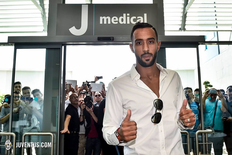 Bilde: Medhi Benatia på vei til leggesjekken i Torino. Foto: Juventus.com