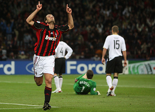 Alberto Gilardino var bare én av målscoreren da AC Milan banket Manchester United 3-0 på San Siro i Champions League's semifinal i 2007. Vil slike scener noen gang bli sett hos Milan igjen?