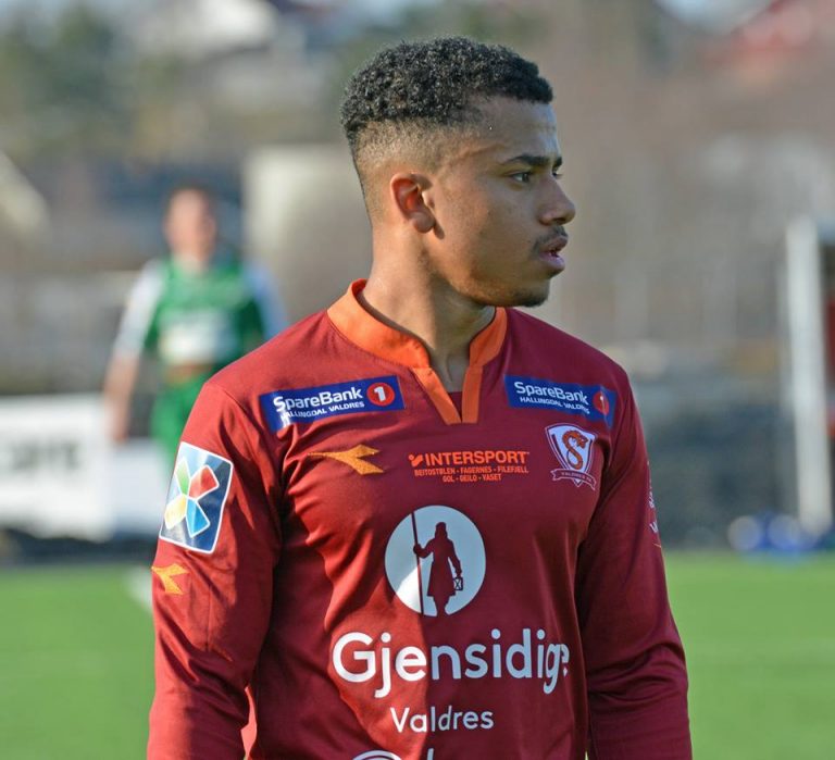 Avd. 2. Runde 1: Kyle Spence og Robin Hofer Dahl scoret hvert sitt hatttrick