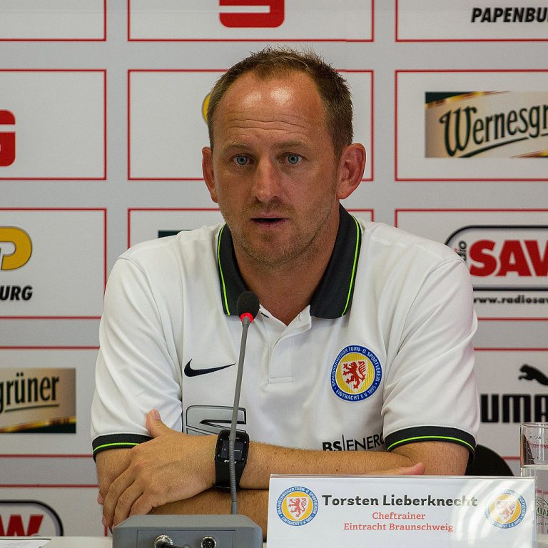 Eintracht Braunschweig rykker ned til 3. Liga – Aue spiller kvalik