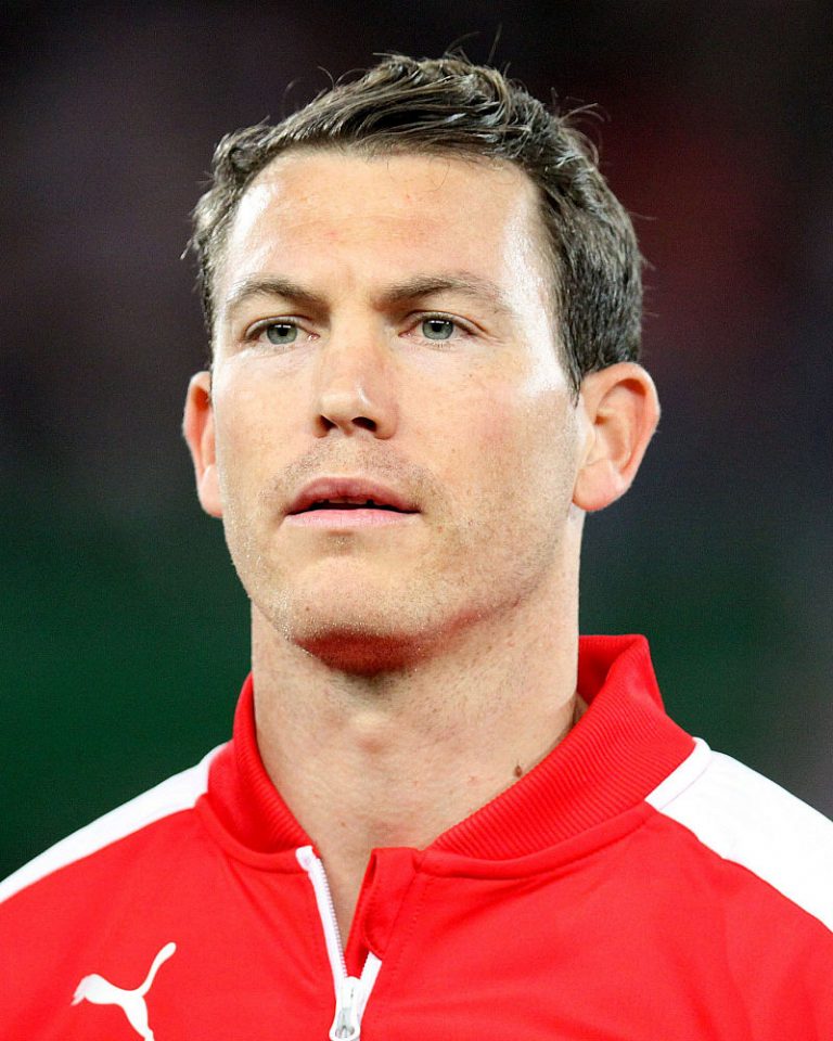 Lichtsteiner skal være på vei til Augsburg