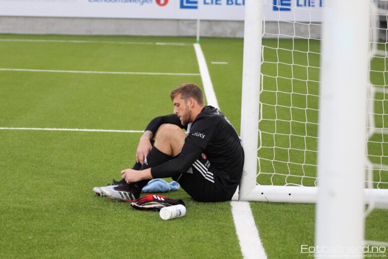 KFUM-keeper til islandsk fotball