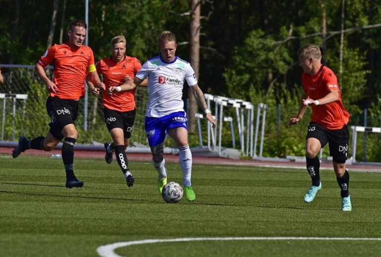 Tim Nilsen scoret hatrick da Lysekloster vant 7-0 borte mot Sogndal 2