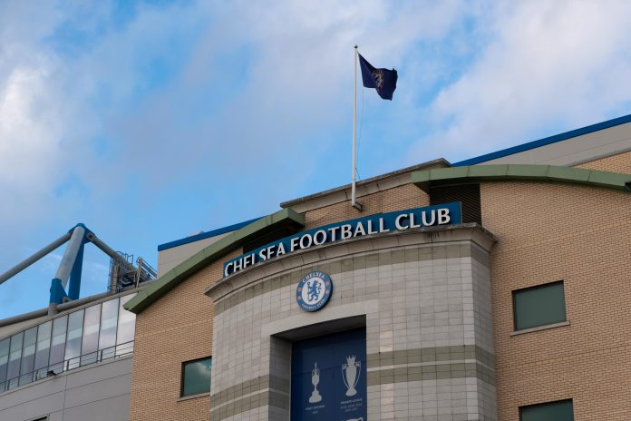 Naomi Girma presenteres som Chelsea-spiller etter rekordovergangen fra San Diego Wave.
