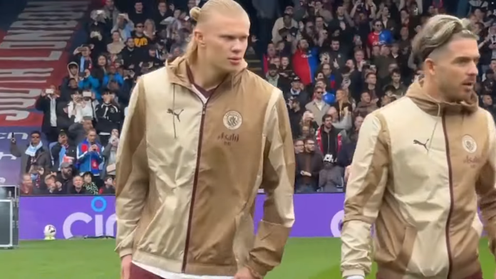 Jack Grealish ble eskortert ut av en bar søndag kveld.