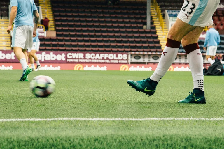 ​Pengespillaktørers innvirkning på fotballklubber