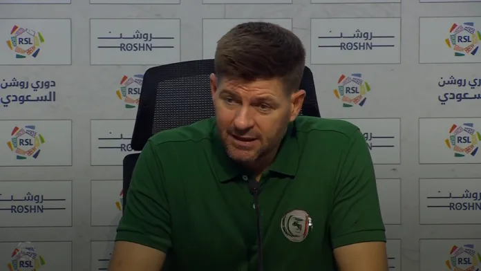Steven Gerrard kan gjøre comeback som Rangers-manager.