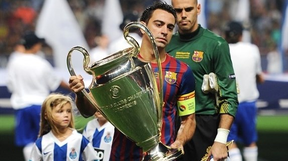 Xavi har tro på at Mahrez kan spille for enhver toppklubb i Europa. Her står Barcelona legenden med Champions League trofeet i 2011.