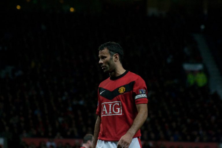 Ryan Giggs gjorde comeback sammen med Ronaldinho