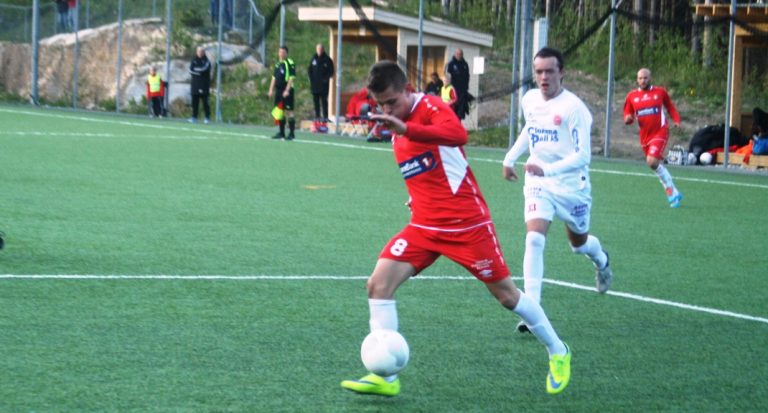 Mikkel Aarstrand – Målet er å spille seg til fast plass for Moss Fotballklubb Mikkel Aarstrand – Målet er å spille seg til fast plass for Moss Fotballklubb