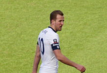 Kane blir draktsponsor for gamleklubben – støtter helsevesenet