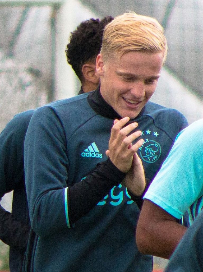 Medier: Manchester United gir Real Madrid kamp om Ajax-stjerne Medier: Manchester United gir Real Madrid kamp om Ajax-stjerne