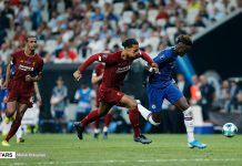 Virgil van Dijk: Kryptisk uttalelse om fremtiden Virgil van Dijk under en kamp på Anfield – kapteinen står fortsatt uten ny kontrakt med Liverpool.