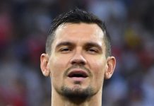Lovren på vei bort fra Liverpool