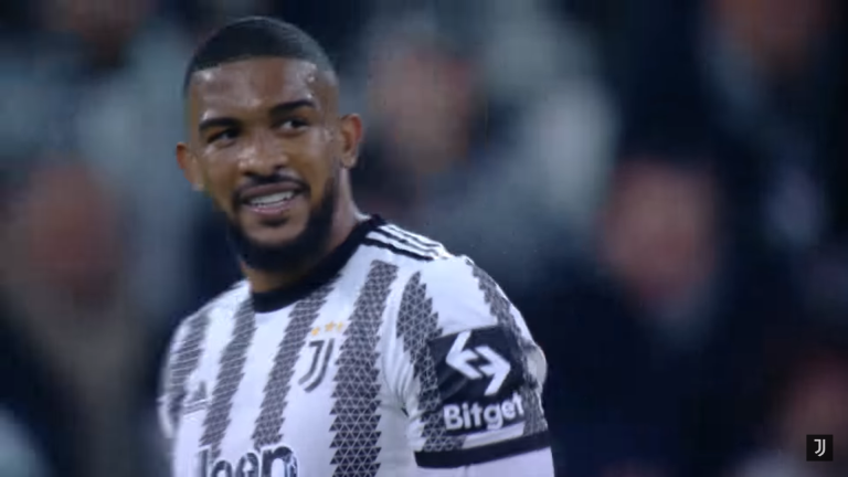 Roma mistet fotfeste i toppkampen mot Juventus Roma mistet fotfeste i toppkampen mot Juventus