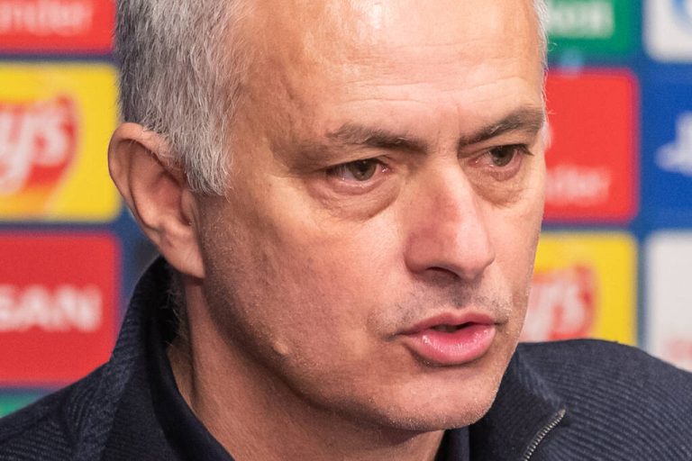 Mourinho vil tilbake til sommeren: Kan trene alle lag