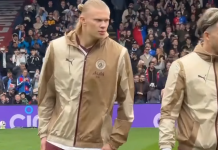 Beruset stjerne skaper overskrifter Jack Grealish ble eskortert ut av en bar søndag kveld.