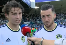 Leeds sikrer seg tabelltoppen i Championship Brenden Aaronson ble matchvinner for Leeds mot Derby.