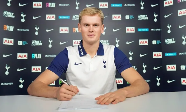 OFFISIELT: Tottenham presenterer forsterkning OFFISIELT: Tottenham presenterer forsterkning