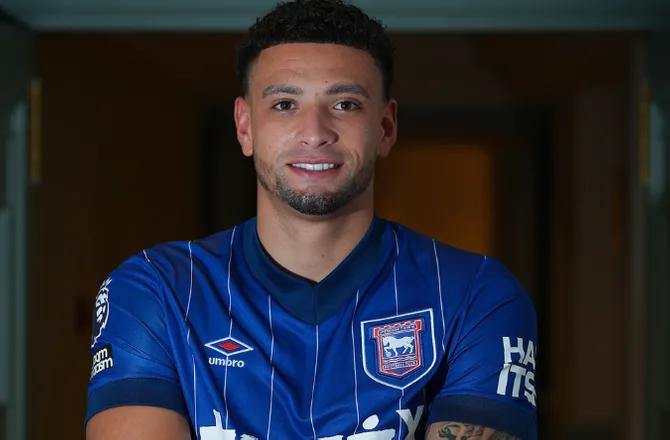 Ben Godfrey er tilbake i Premier League for Ipswich.