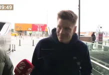 Absurd: Journalist konfronterer VAR-dommer på flyplass Den danske VAR-dommeren Jakob Sundberg blir konfrontert av en tyrkisk journalist på flyplassen.